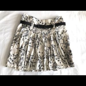 Super cute pleated mini skirt